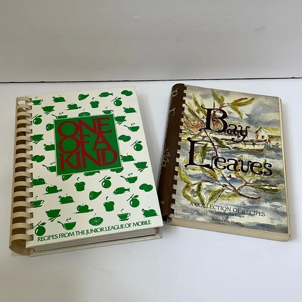 LOT OF TWO VINTAGE JUNIOR LEAGUE SOUTHERN COOKBOOKS‎